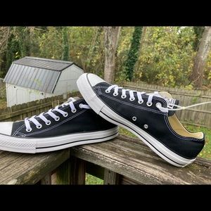 Low top black and white